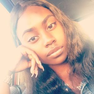 Meet your Posher, Mia